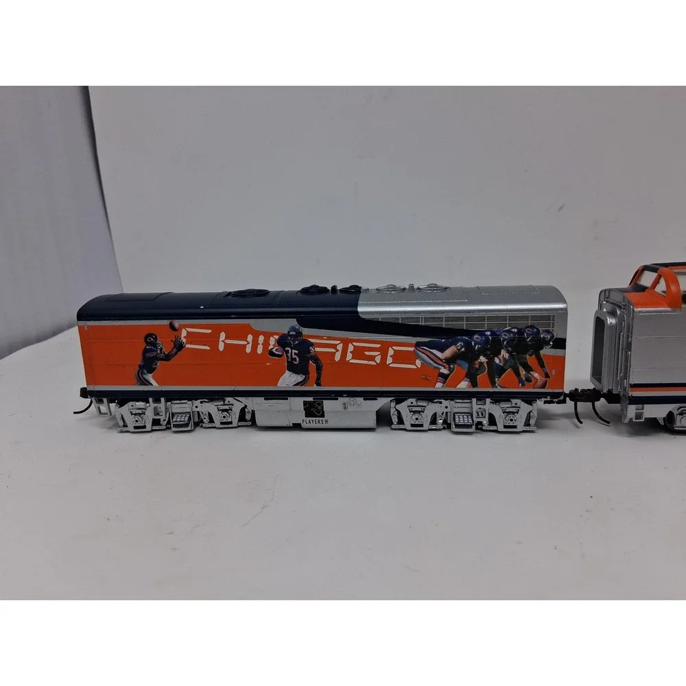 Bachmann HO Scale Chicago Bears Monsters of the Midway Train Locomotive & Car. X